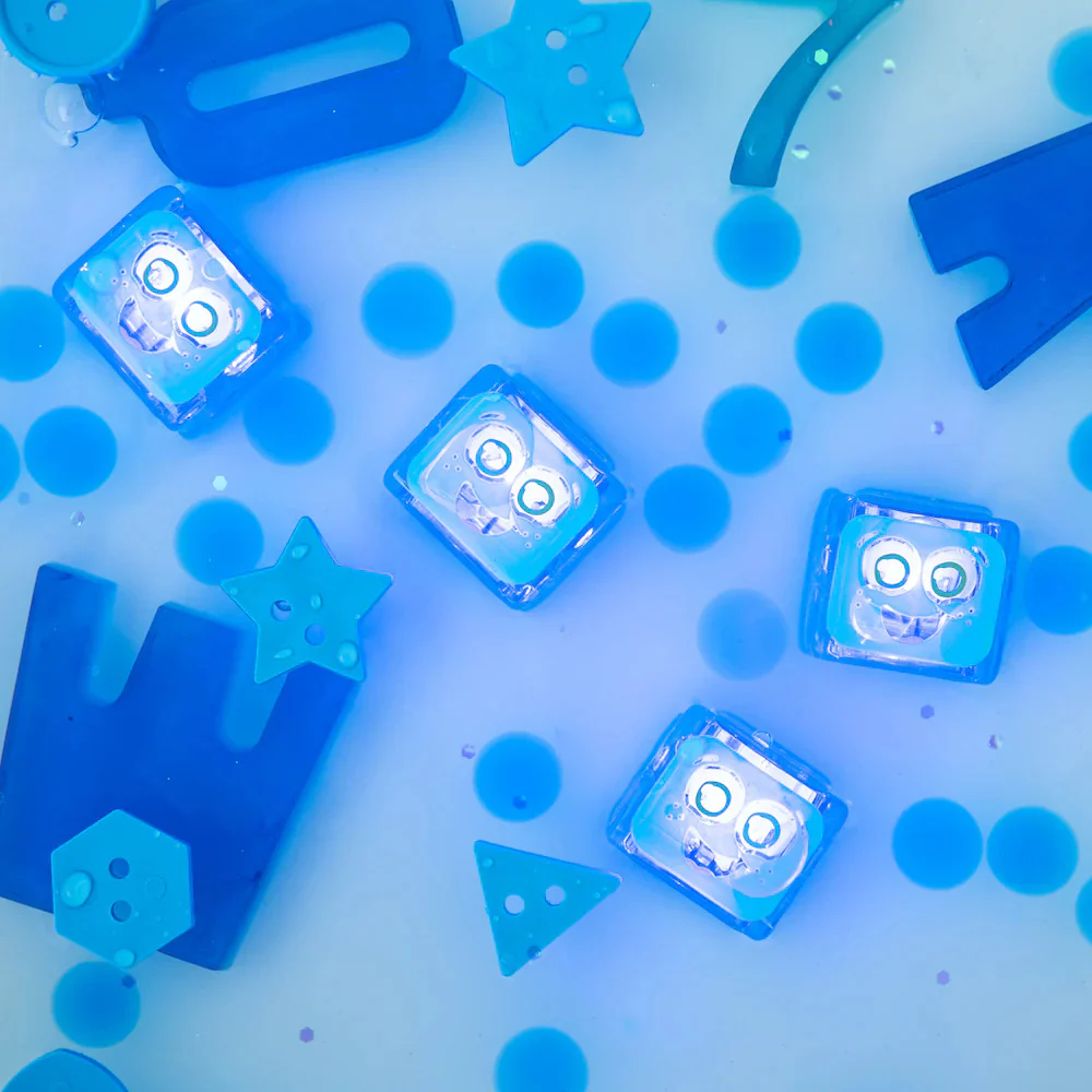 Glo Pals Blair 4 Blue Light-Up Cubes - Image 3