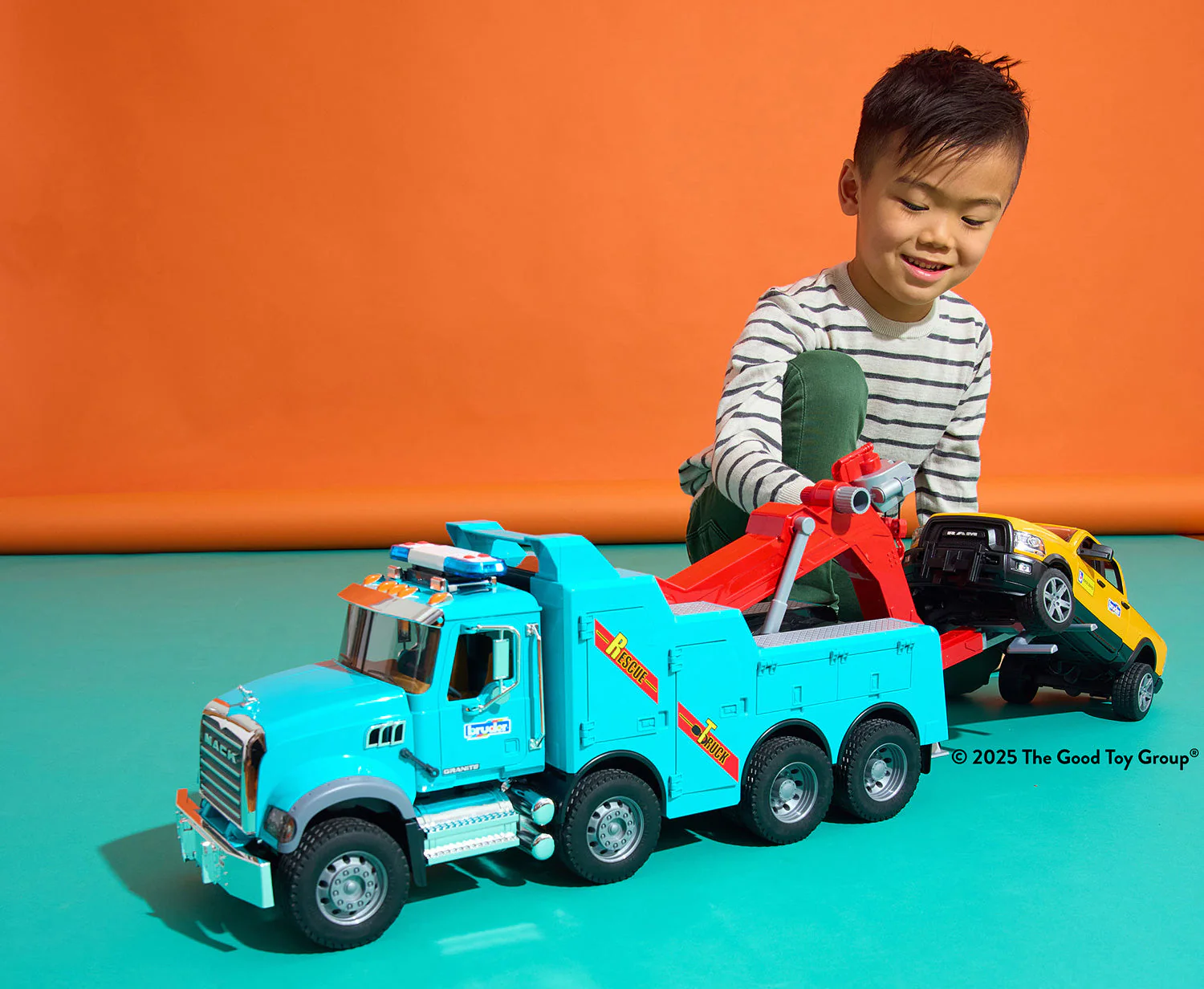 Mack Granite Heavy Tow Truck With Lights