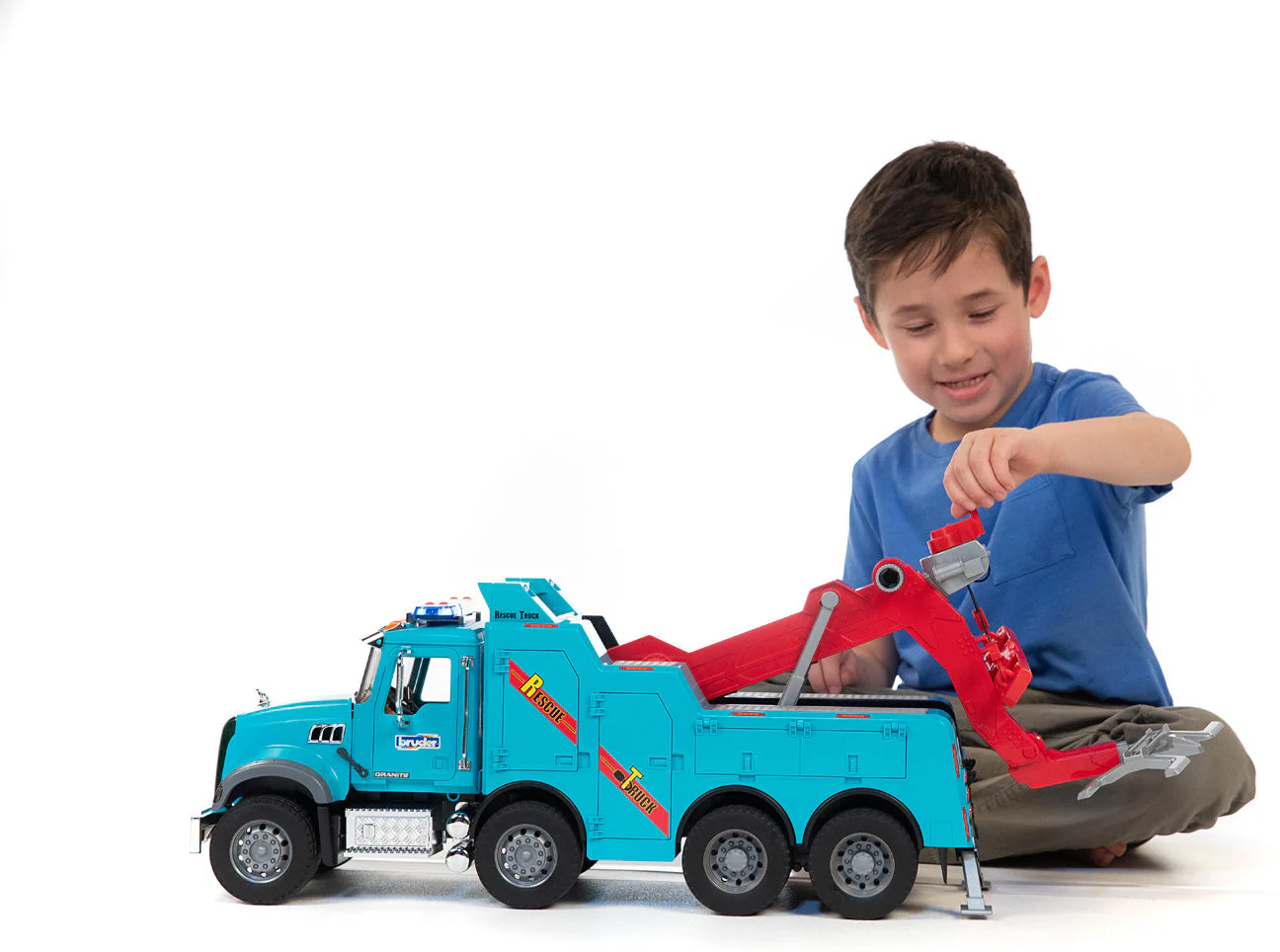 Mack Granite Heavy Tow Truck With Lights - Image 2