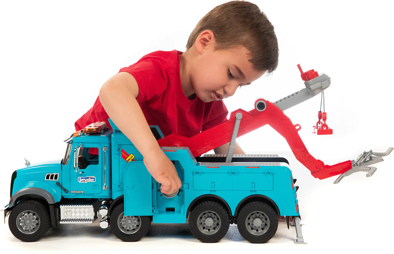 Mack Granite Heavy Tow Truck With Lights - Image 4