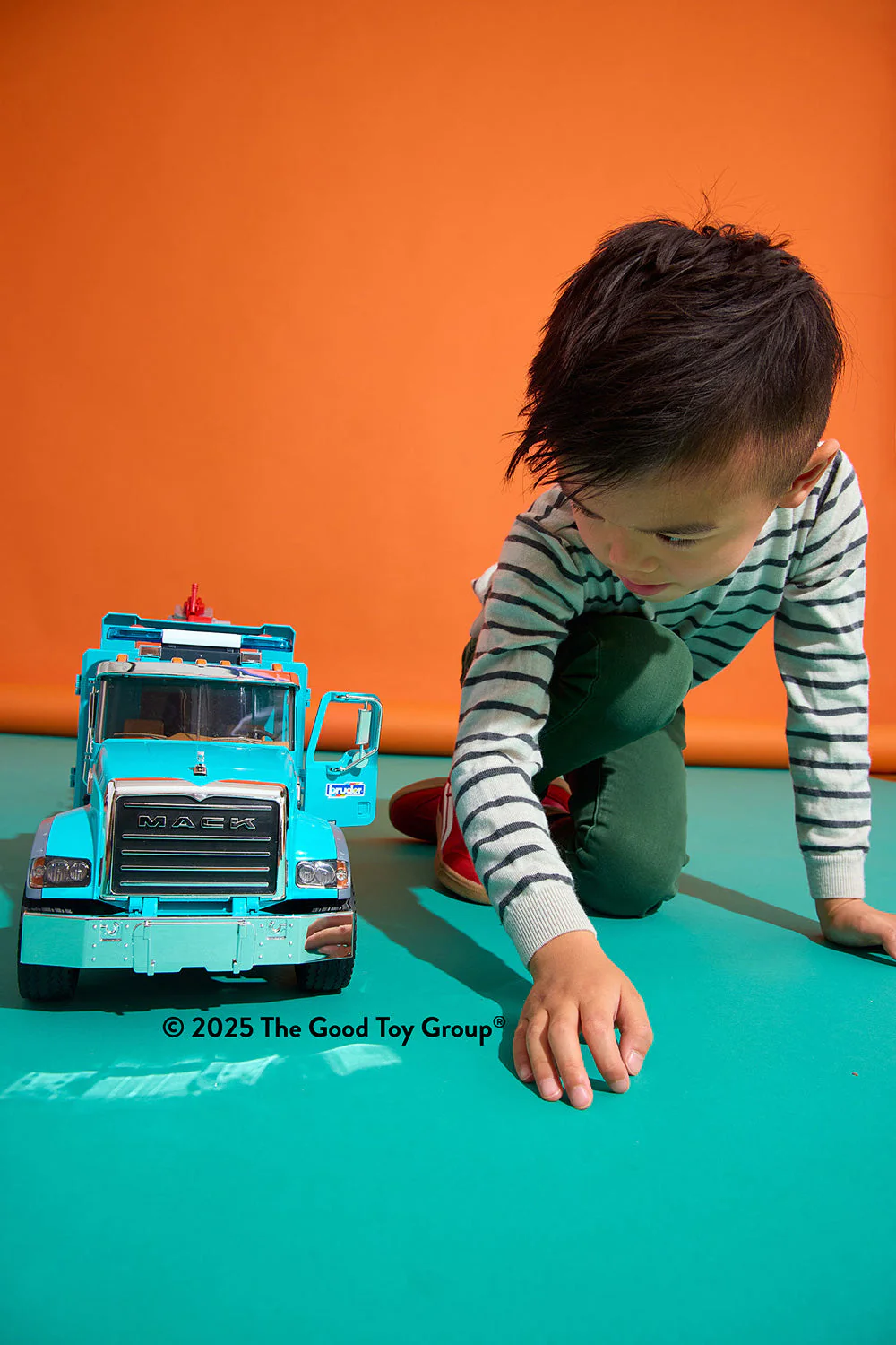 Mack Granite Heavy Tow Truck With Lights - Image 8