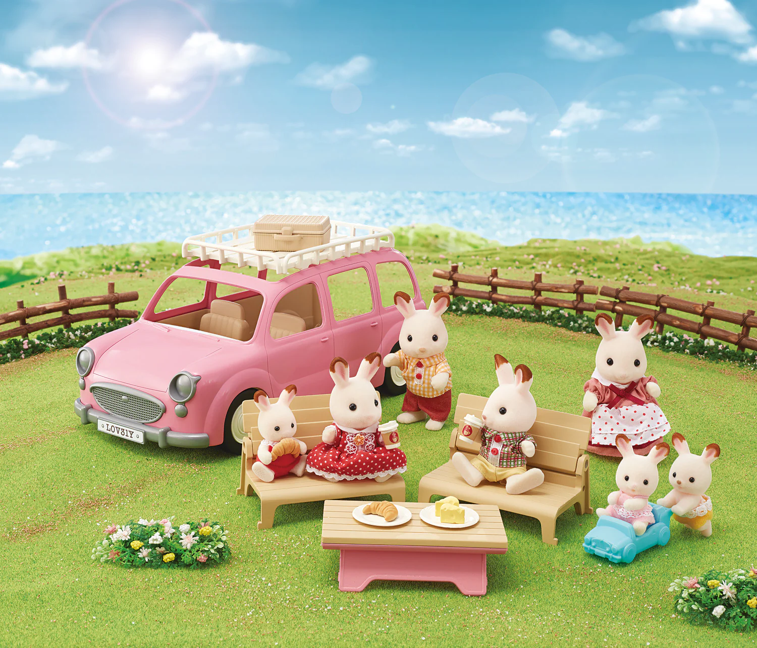 Calico Critters Family Picnic Van - Image 4