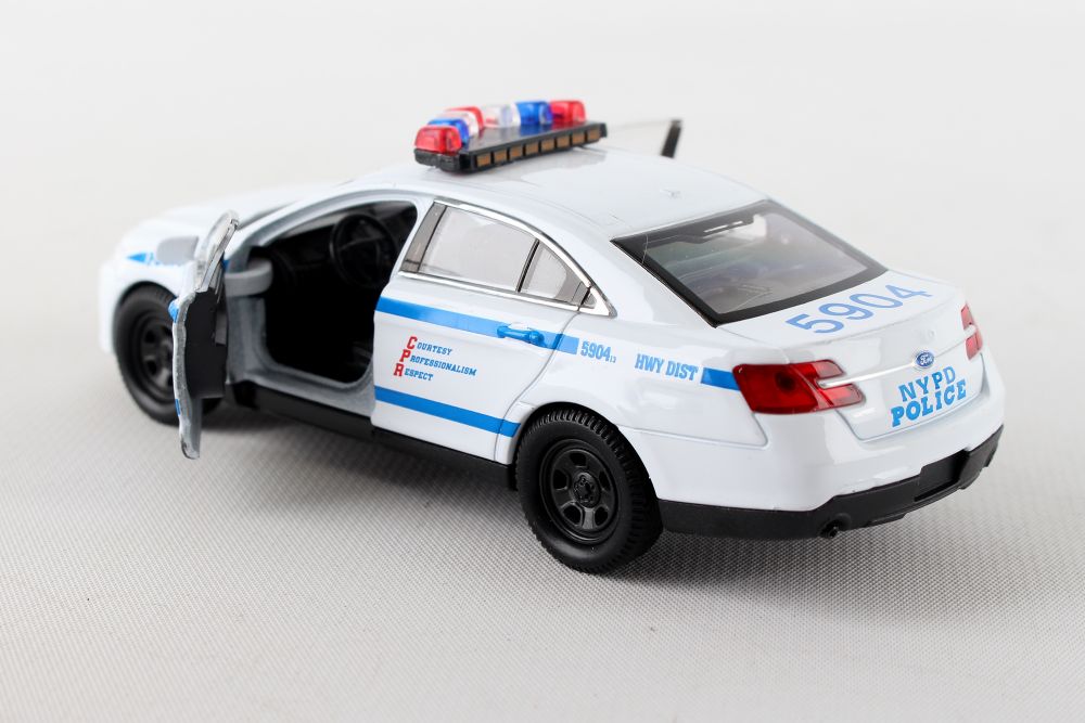 NYPD Ford Interceptor Car - Image 3