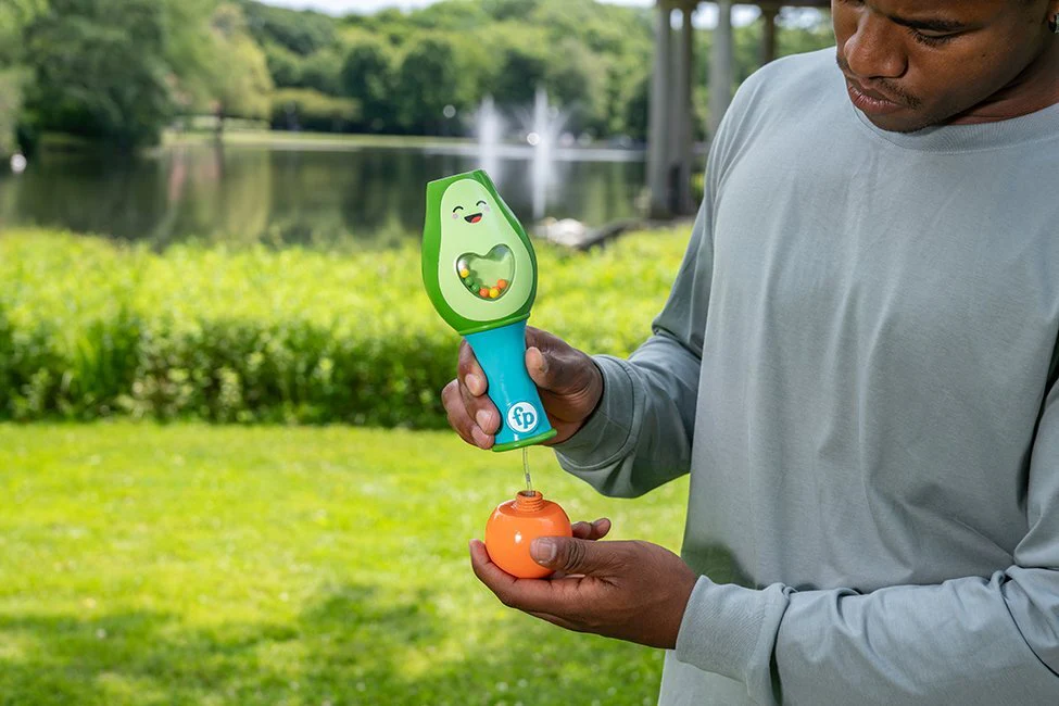 No-Spill Shake and Go Bubble Maraca - Image 4
