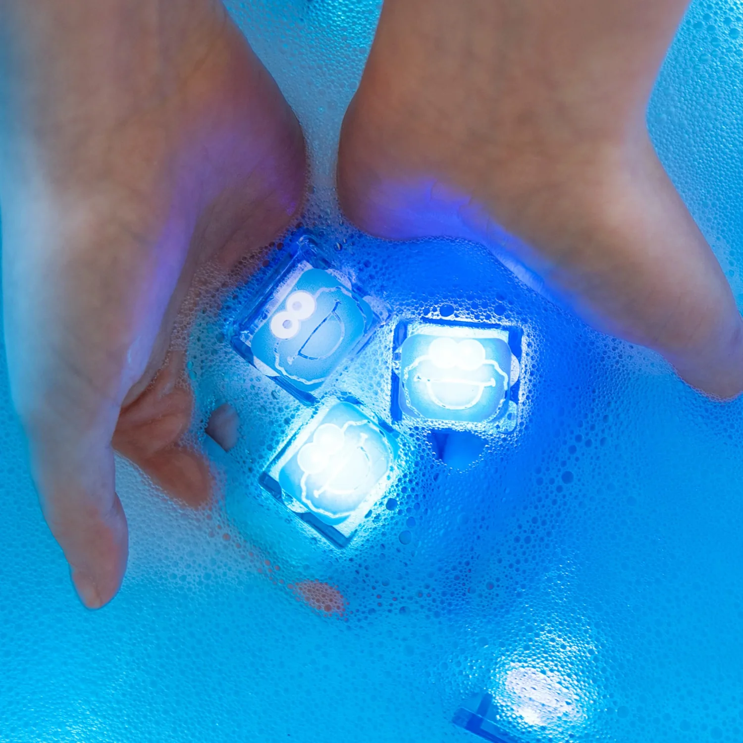 Glo Pals Cookie Monster Sesame Street Light-Up Cubes - Image 2