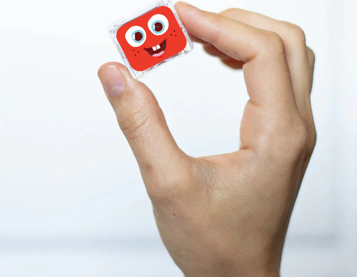 Glo Pals Sammy 4 Red Light-Up Cubes - Image 6