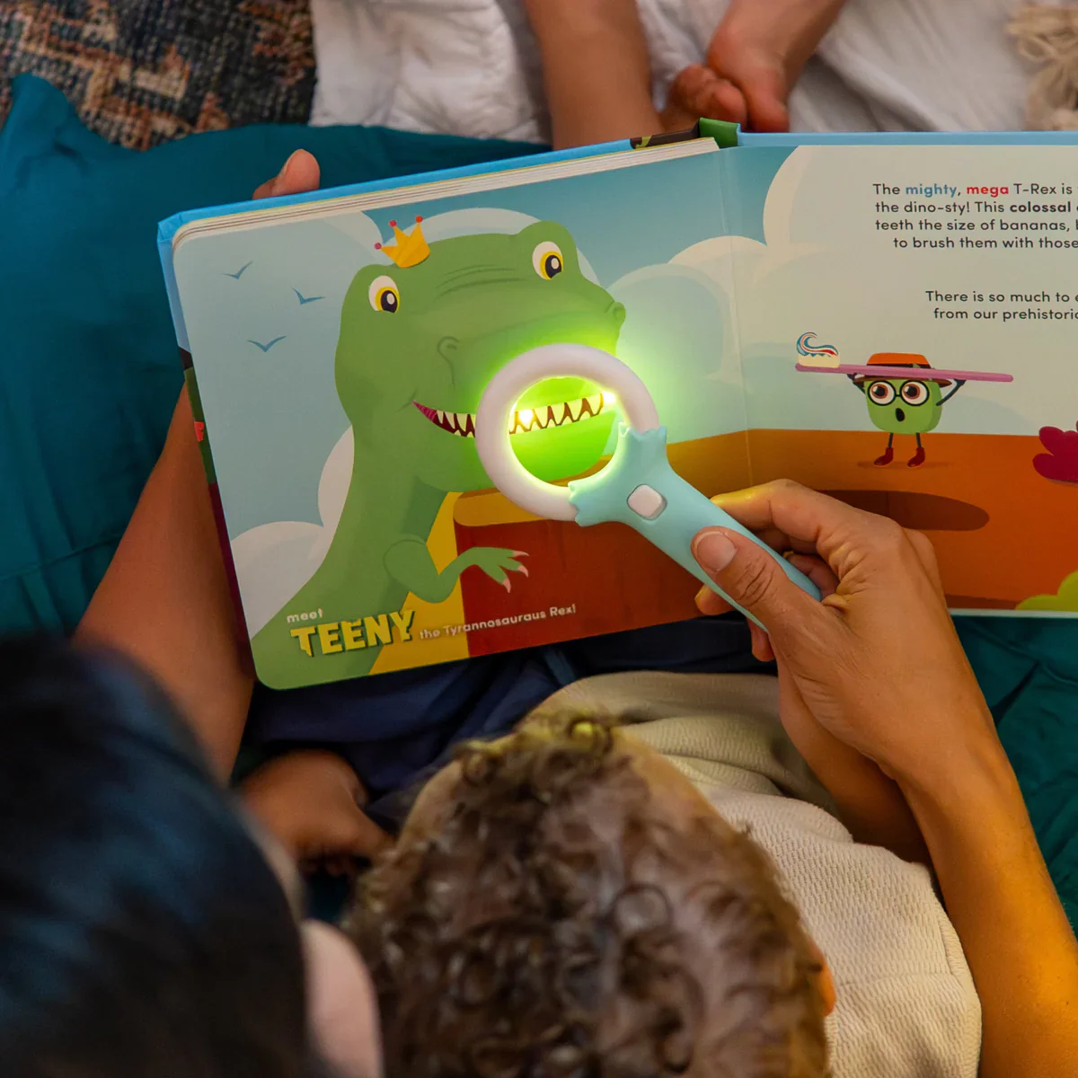 Prehistoric Pals Pippa Light Up Book - Image 2