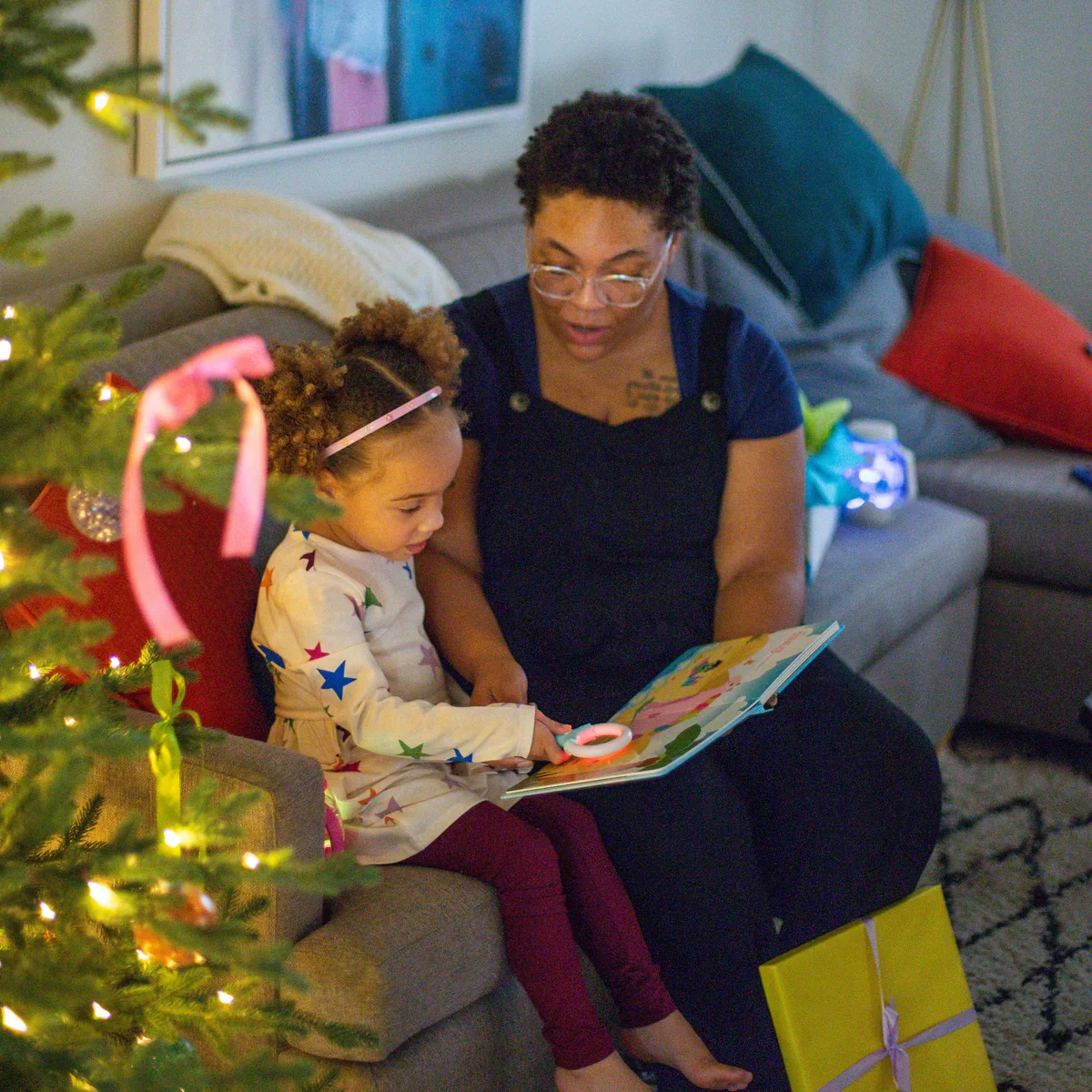 Prehistoric Pals Pippa Light Up Book - Image 6