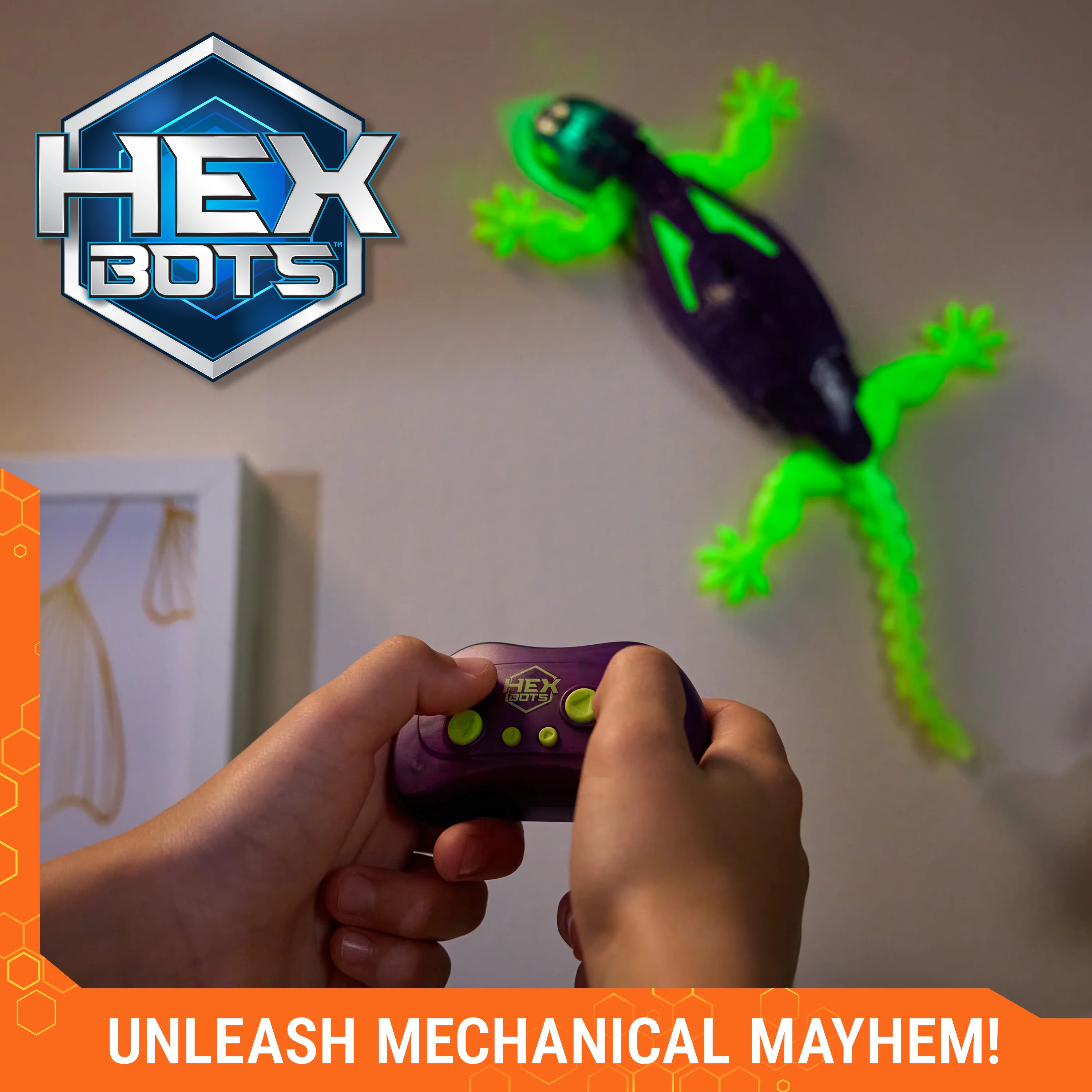 Hex Bots Glowing Wall Crawler Gecko - Image 5