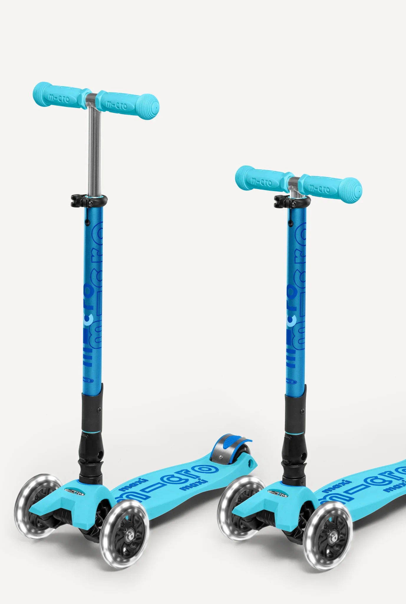Maxi Deluxe LED Foldable Bright Blue Scooter - Image 5