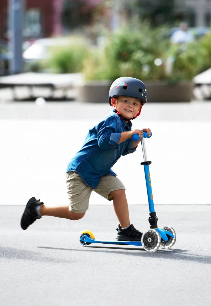 Mini Deluxe LED Foldable Ocean Blue Scooter - Image 4