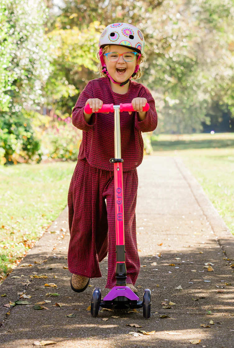 Maxi Deluxe Ultra Pink Neon Foldable Scooter - Image 4