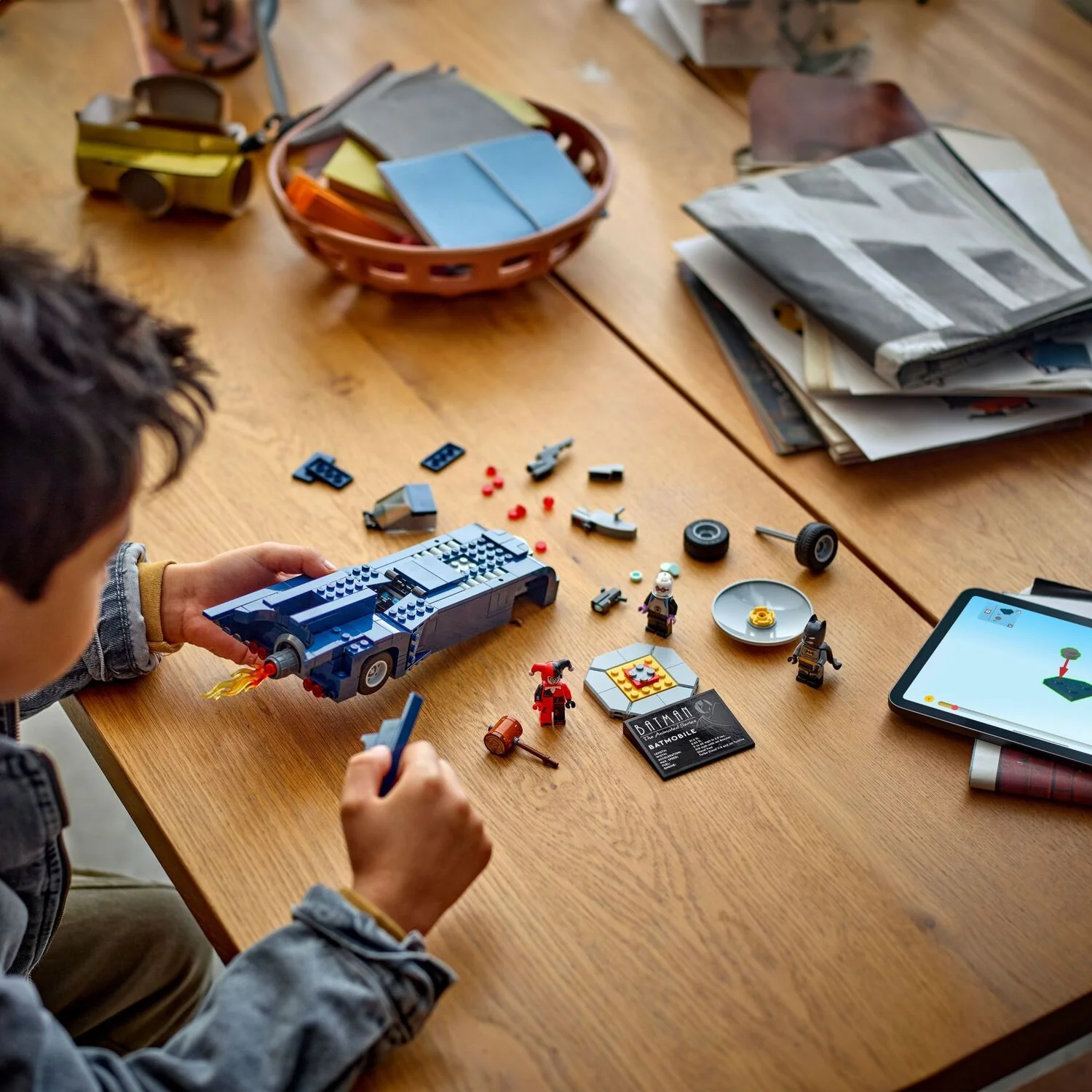 LEGO® Super Heroes DC Batman™ with the Batmobile™ vs. Harley Quinn™ and Mr. Freeze™ - Image 4