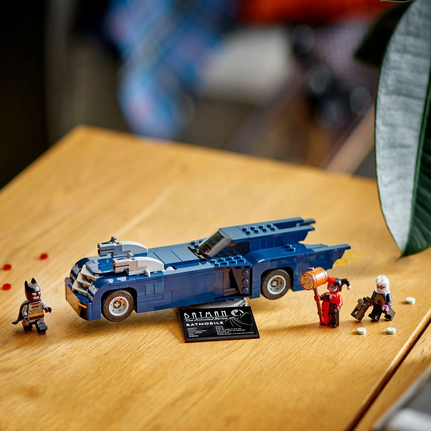 LEGO® Super Heroes DC Batman™ with the Batmobile™ vs. Harley Quinn™ and Mr. Freeze™ - Image 6