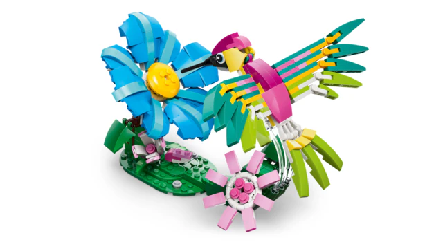 LEGO® Creator 3in1 Colorful Hummingbird - Image 5