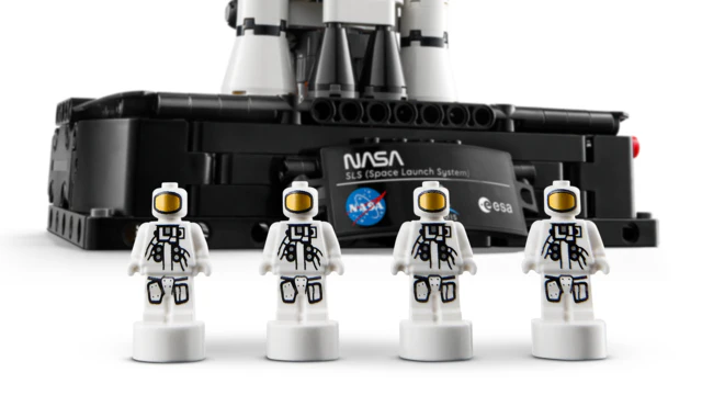 LEGO® Technic™ NASA Artemis Space Launch System Rocket - Image 4