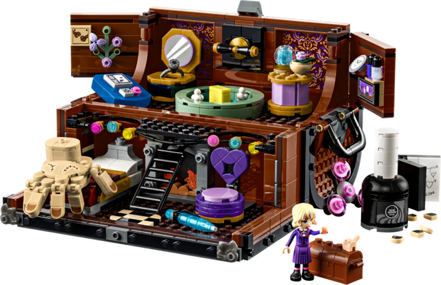 LEGO® Wednesday Thing’s Apartment - Image 3