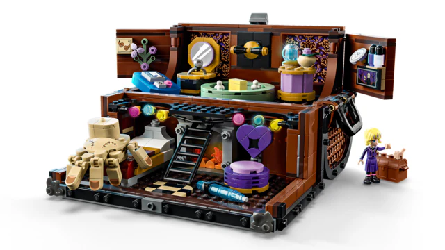 LEGO® Wednesday Thing’s Apartment - Image 4