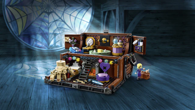 LEGO® Wednesday Thing’s Apartment - Image 6