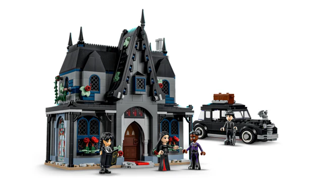 LEGO® Wednesday Morticia's Cottage - Image 4