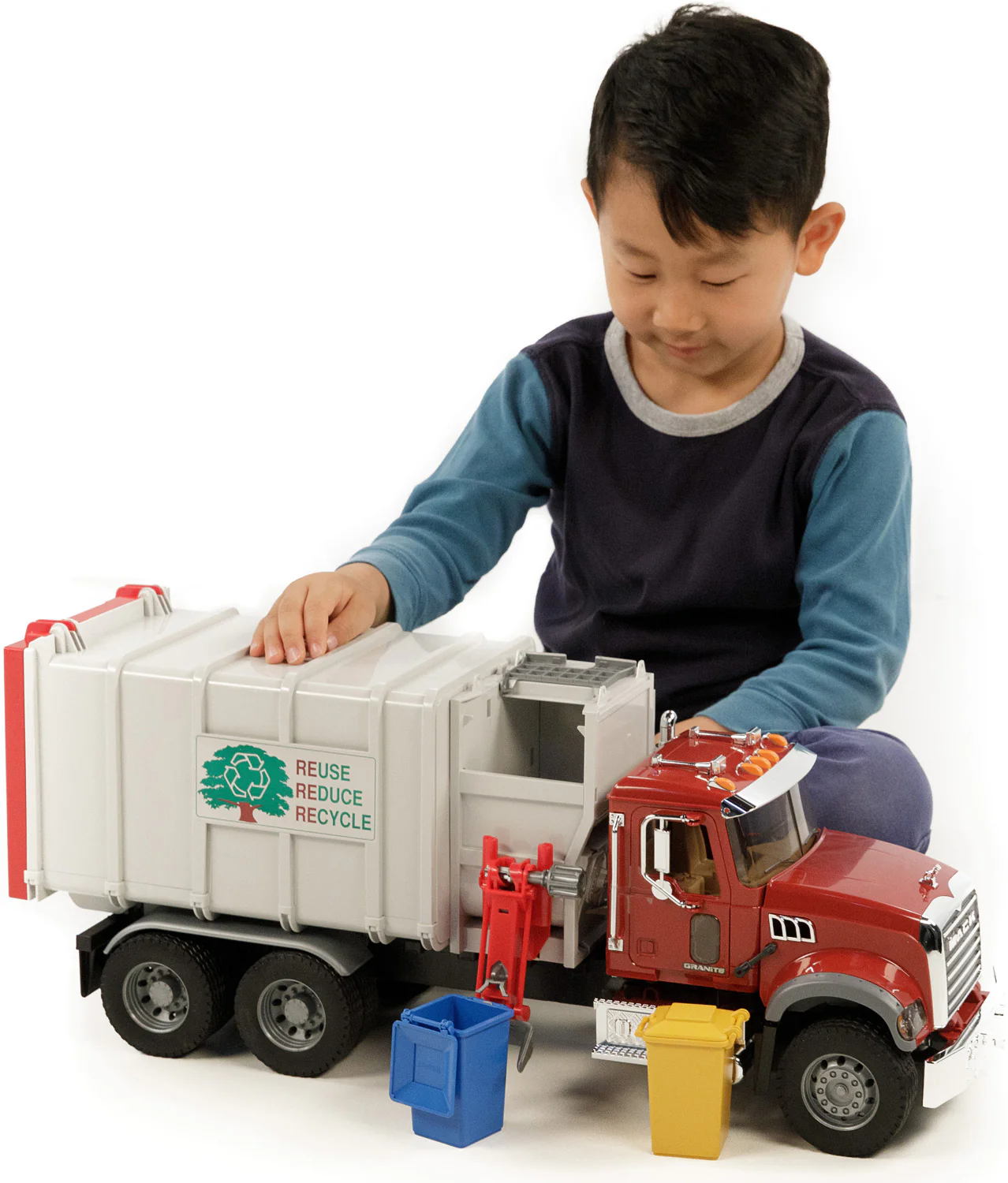 Mack Granite Side-Loading Garbage Truck - Image 6